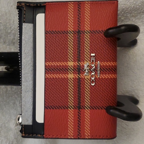 **BNWT Coach ID/Card holder - Picture 3 of 12